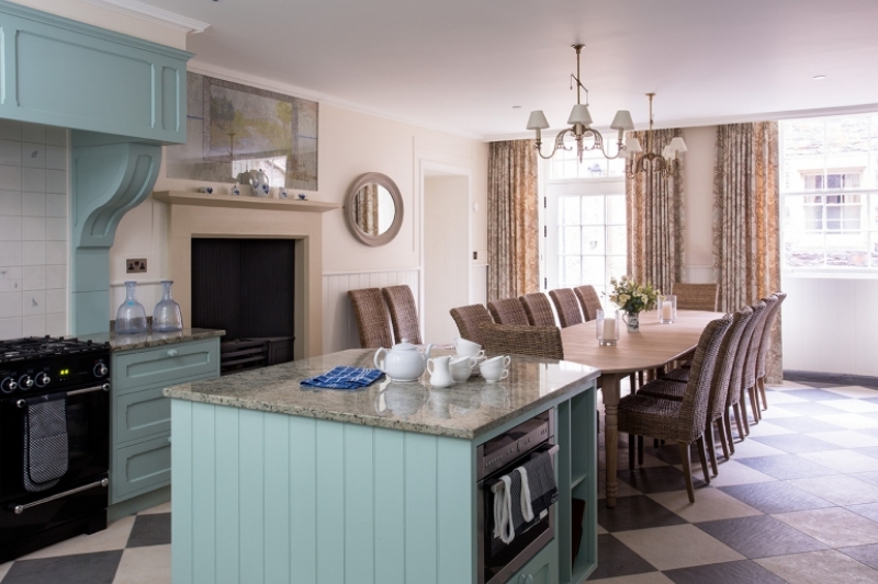 The sumptuous kitchen