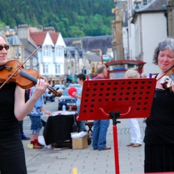 Live open air performance, Airs & Gracenotes, Peebles